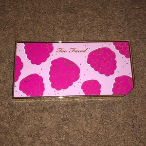 Too faced razzle dazzle berry palette